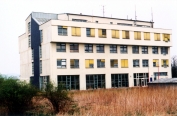 Budova na Tomkov 40 (18. dubna 2002)